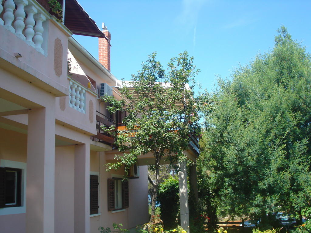 Apartments Vidakovic Ugljan Buitenkant foto